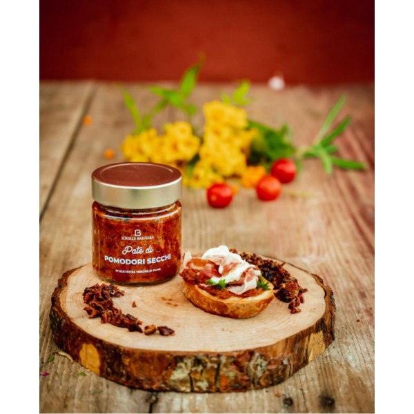 Dried tomatoes pate